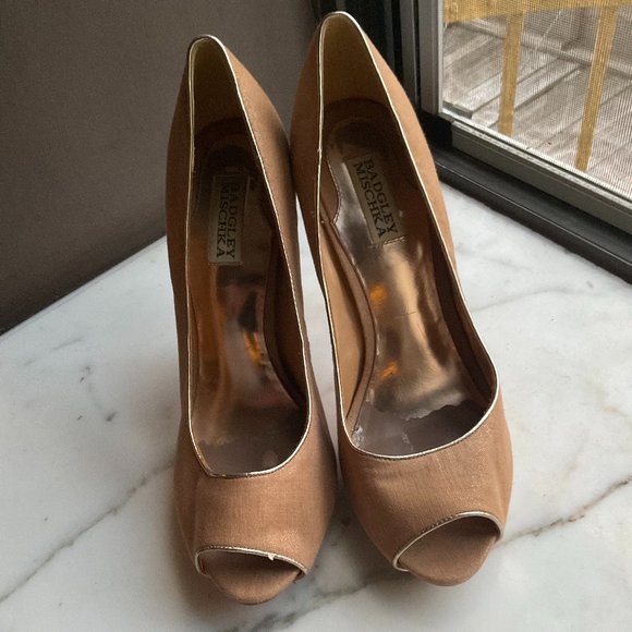 BADGLEY MISHKA Nude Linen  Platform Pumps with Gold Leather Trim - Picture 3 of 6